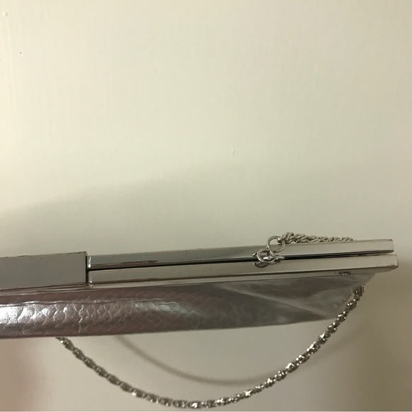 Kate Landry silver shoulder chain purse - Picture 3 of 11